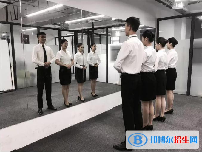 蘭州2022年中學畢業(yè)讀什么航空服務學校