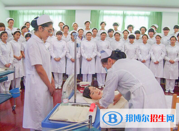 重慶醫(yī)藥經(jīng)貿(mào)衛(wèi)生學校2022年有哪些專業(yè)