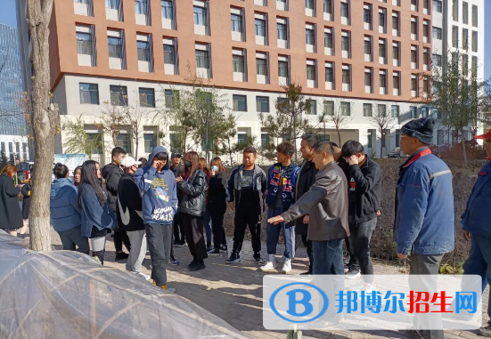 蘭州園藝學校2022年聯(lián)系電話