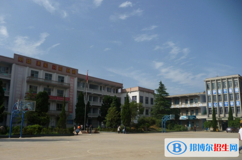 云南冶金高級技工學(xué)校2022年學(xué)費、收費多少
