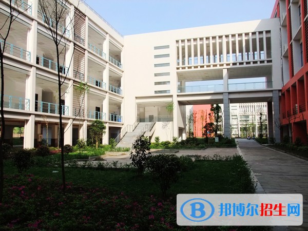 承德現(xiàn)代中等專業(yè)學校2022年招生辦聯(lián)系電話