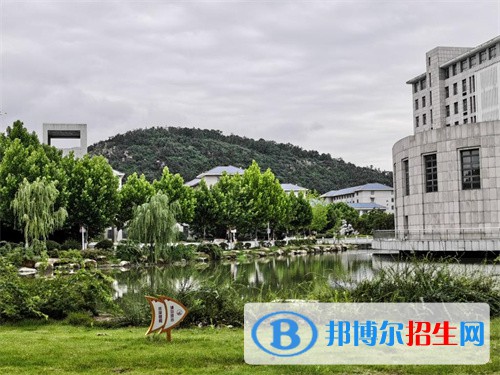 江蘇省連云港工貿高等職業(yè)技術學校2022年招生辦聯(lián)系電話