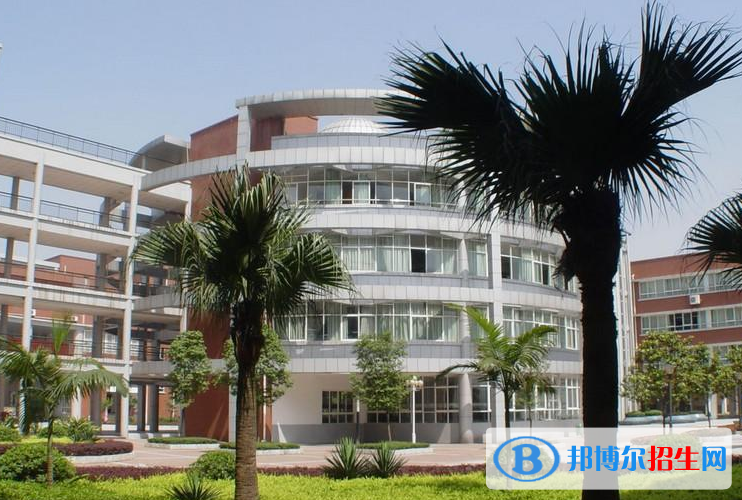 重慶龍門(mén)浩職業(yè)中學(xué)校2022年招生辦聯(lián)系電話(huà)
