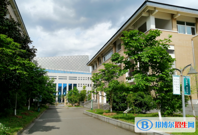 四川省青川第一高級中學(xué)2022年宿舍條件