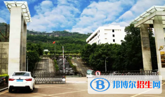 重慶2022年建筑學(xué)校和中專(zhuān)有哪些區(qū)別