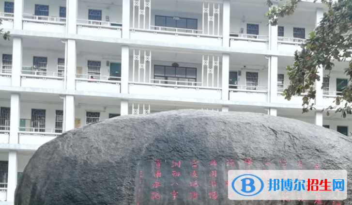 海南省農(nóng)墾實(shí)驗(yàn)中學(xué)2023年學(xué)費(fèi)、收費(fèi)多少 