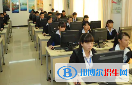 廣西2023年適合女生的計算機(jī)學(xué)校專業(yè)