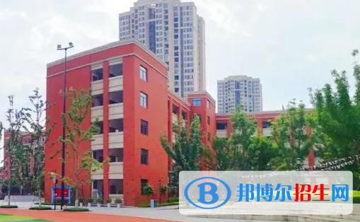 重慶史迪威外語學校初中部2023年學費標準2