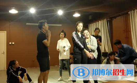 大學(xué)戲劇影視表演專業(yè)可以從事哪些工作？