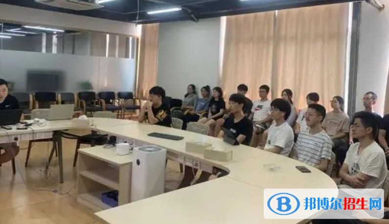大學(xué)公共事務(wù)管理專業(yè)可以從事哪些工作？