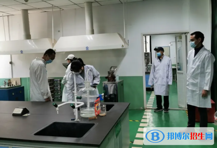 大學(xué)化學(xué)生物學(xué)專業(yè)可以從事哪些工作？