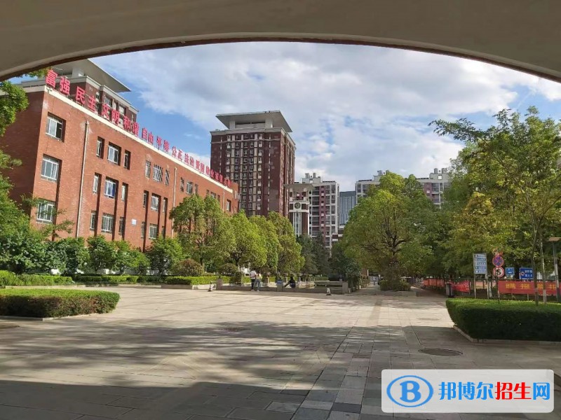 云南2023年上中專學(xué)校一年要多少錢