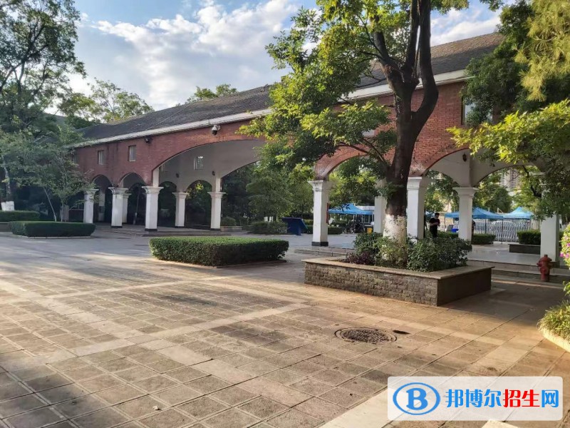 云南2023年上中專學(xué)?？梢钥即髮W(xué)嗎