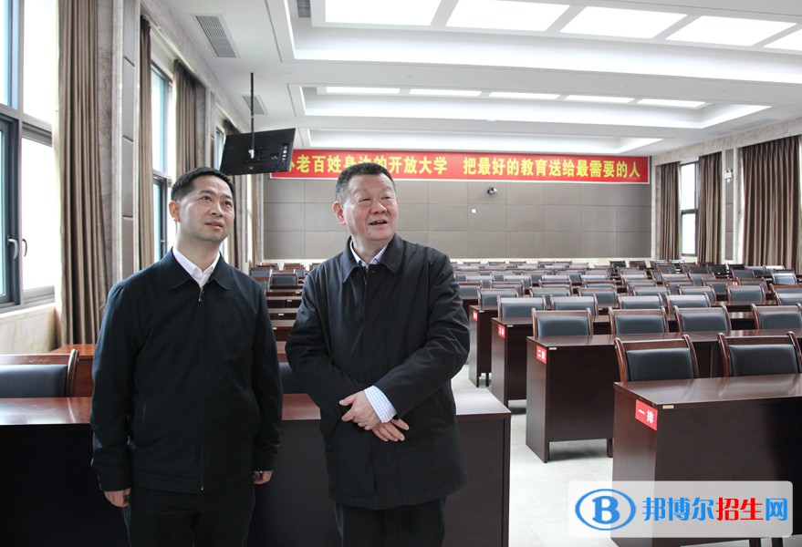 四川開放大學(xué)黨委副書記、紀(jì)委書記田仁來到我?？疾煺{(diào)研