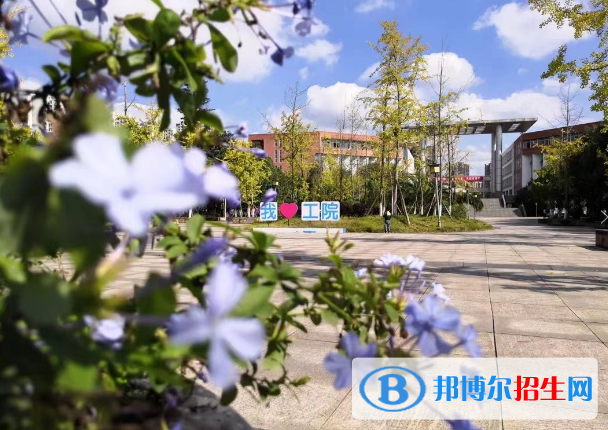 四川省職業(yè)學(xué)校排名榜前十名：附四川省?？圃盒Ｍ暾琶挥[