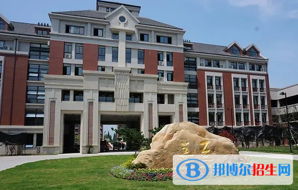 上海進(jìn)華中學(xué)美國圣瑪麗高中靠譜嗎2
