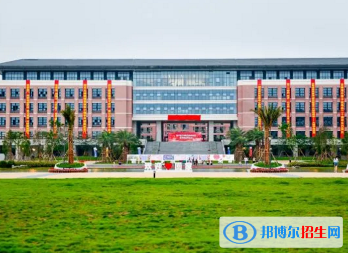 南寧理工學(xué)院是不是985大學(xué)？