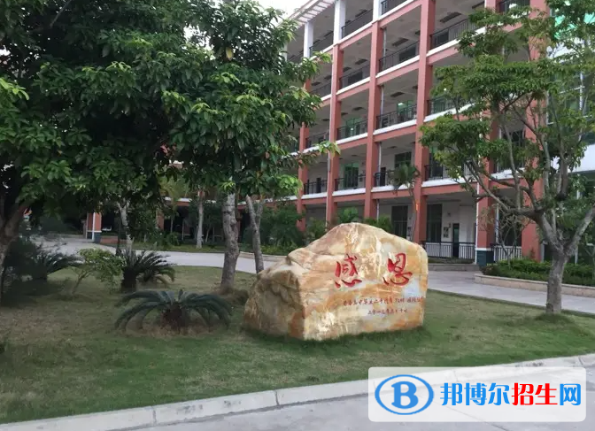 2023年?？谑协偵饺A僑中學(xué)學(xué)費(fèi)、收費(fèi)多少
