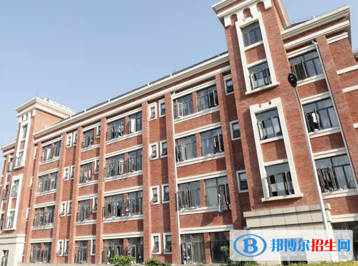 貴州工商職業(yè)學院中專地址在哪里，哪個地區(qū)，哪個城市?