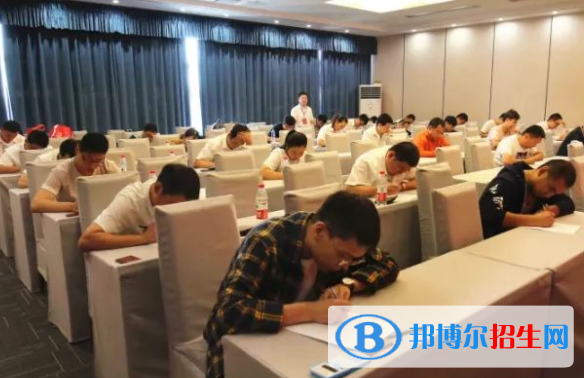 高考滿(mǎn)分作文：未知之?dāng)?shù)，引路明燈（3篇）