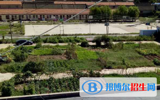 山東菏澤工業(yè)學(xué)校地址在哪里，哪個地區(qū)，哪個城市?