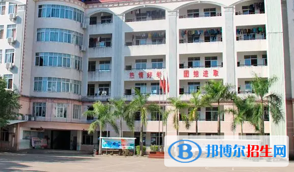 海口華興學(xué)校地址在哪里，哪個地區(qū)，哪個城市