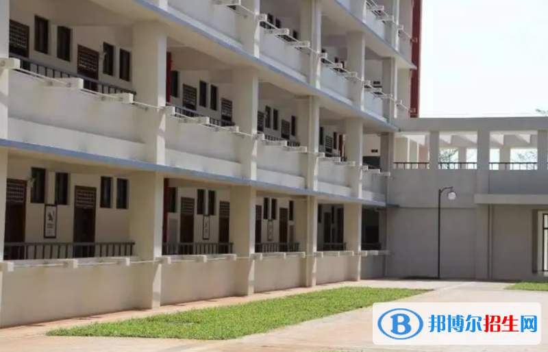 北京大學(xué)附屬中學(xué)?？趯W(xué)校地址在哪里，哪個地區(qū)，哪個城市