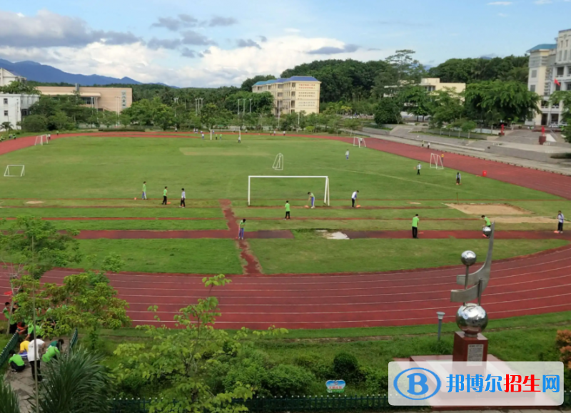 萬寧市民族中學(xué)地址在哪里，哪個地區(qū)，哪個城市