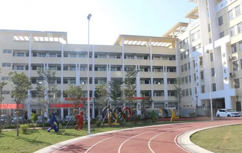 萬寧市第三中學(xué)地址在哪里，哪個地區(qū)，哪個城市