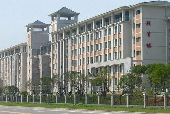 三亞青林學校地址，乘車路線