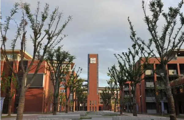 江蘇省江陰高級中學(xué)地址，乘車路線