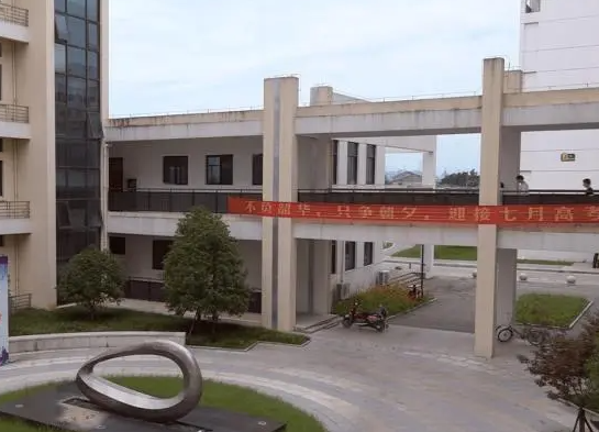 龍港第二高級(jí)中學(xué)怎么樣、好不好