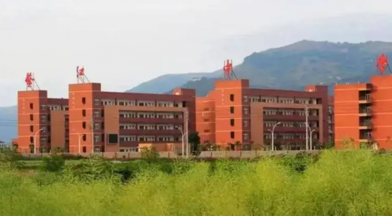 平陽縣鰲江中學(xué)地址，乘車路線