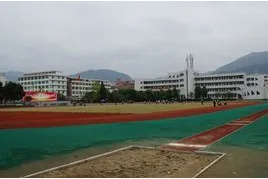 平陽縣新鰲高級中學(xué)地址，乘車路線