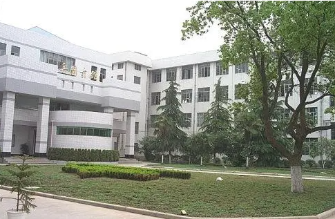浙江省桐鄉(xiāng)第一中學地址，乘車路線