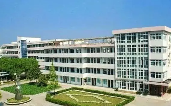 平湖市新華愛心高級中學(xué)地址，乘車路線