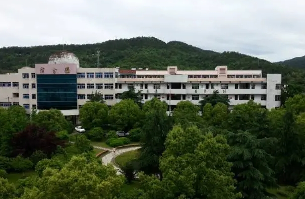 浙江省諸暨市浬浦中學(xué)地址，乘車路線