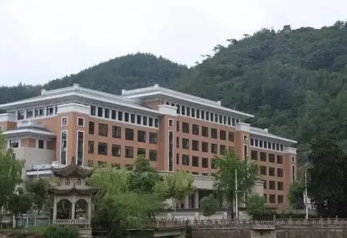 浙江省磐安縣第二中學(xué)地址，乘車路線