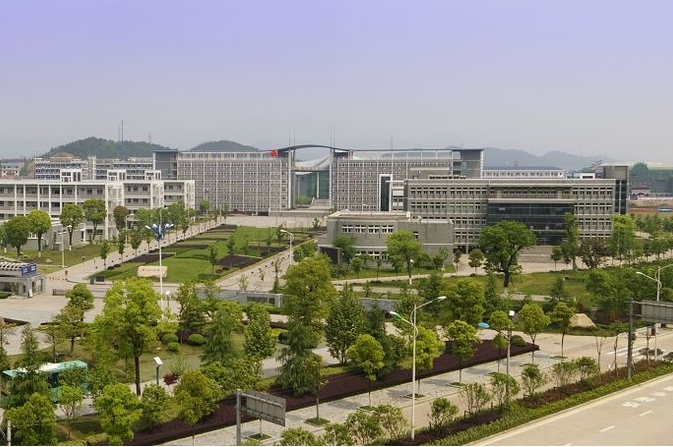 浙江省江山中學(xué)地址，乘車路線