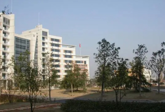 浙江省衢州第三中學(xué)地址，乘車(chē)路線