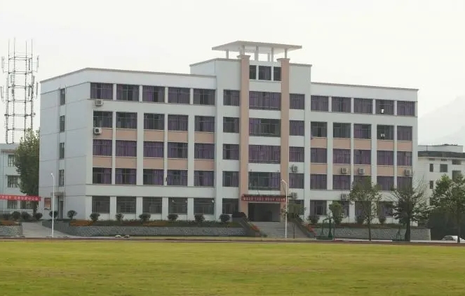 開化華埠中學(xué)地址，乘車路線