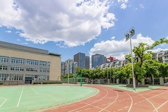 北京市東直門中學(xué)地址，乘車路線