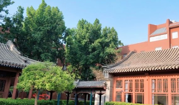 北京市第十三中學(xué)地址，乘車路線