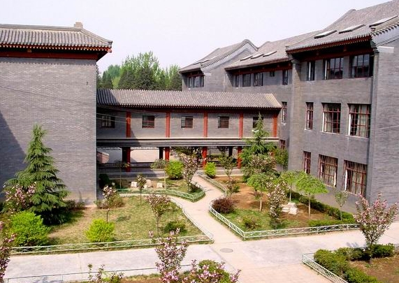 北京市育才學(xué)校地址，乘車路線