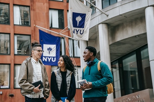 全國戲劇影視文學專業(yè)大學排名2024最新排名(全國戲劇影視文學專業(yè)大學比較好的有哪些? )