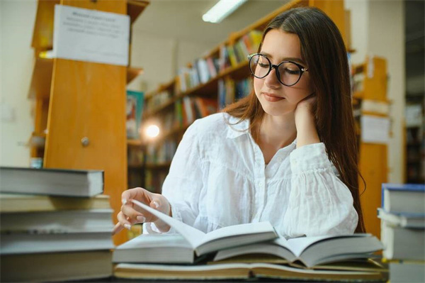 武漢工商學院VS浙江中醫(yī)藥大學哪個實力更強？