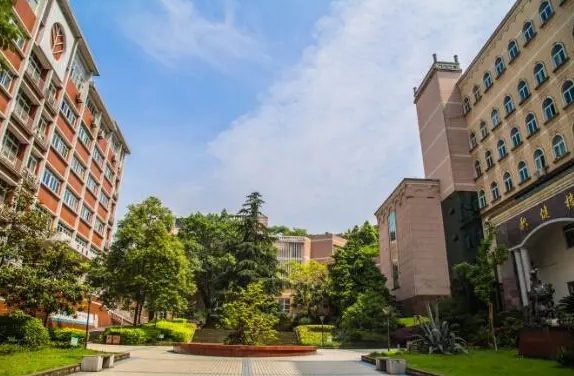 西南大學(xué)附屬中學(xué)校怎么樣、好不好