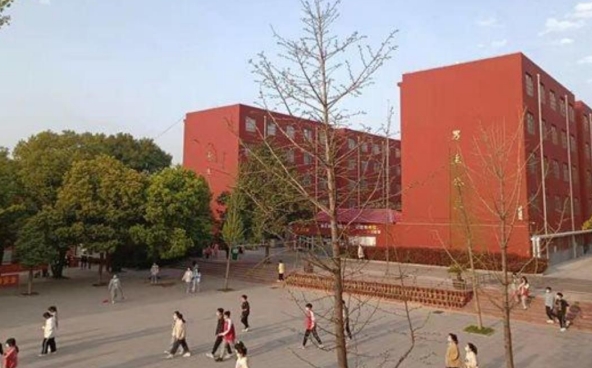 漯河市召陵區(qū)中等專(zhuān)業(yè)學(xué)校招生簡(jiǎn)章2024年