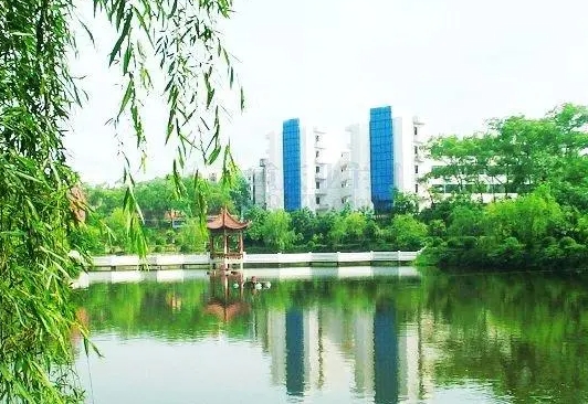 重慶市清華中學(xué)校怎么樣、好不好