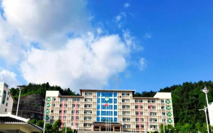 石家莊龍鳳中學(xué)地址，乘車路線